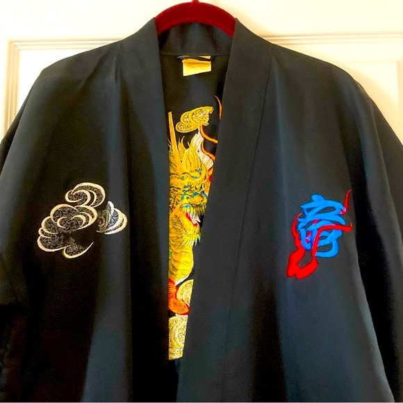 Embroidered “Japanese Dragon” Kimono Robe - Vintage - Picture 5 of 13